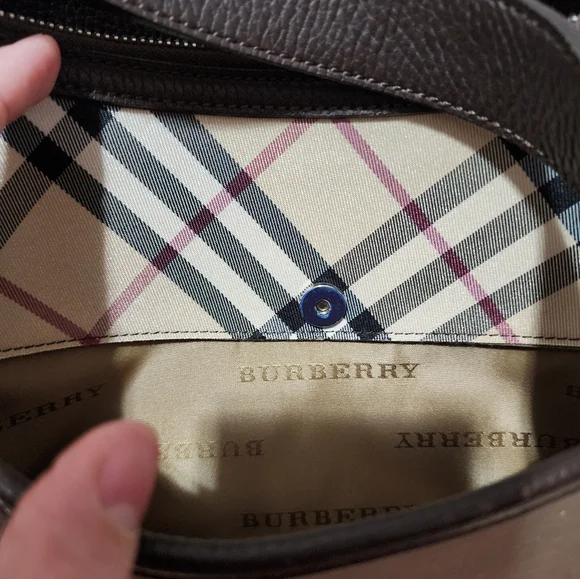 ❌️SOLD❌️Burberry Vintage Small Shoulder Bag - Picture 2 of 13